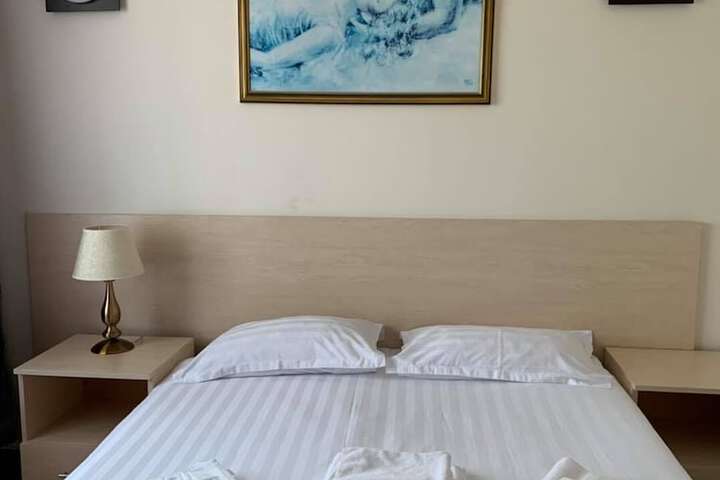 Room 35 of 147