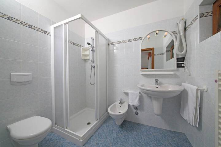 Room 13 of 29