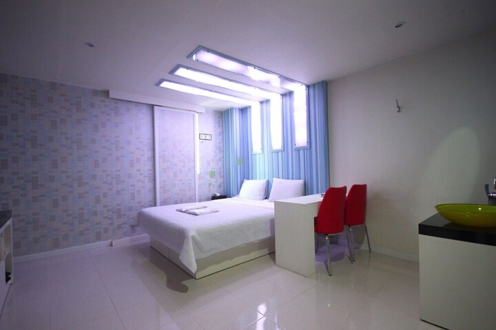 Room 21 of 33