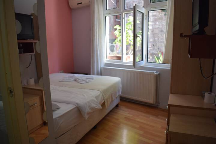 Room 5 of 40