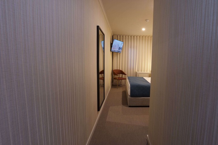 Room 32 of 70