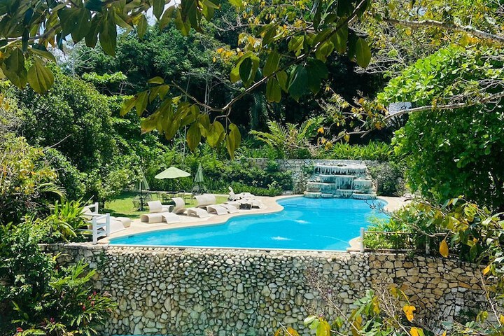 Pool 64 of 97