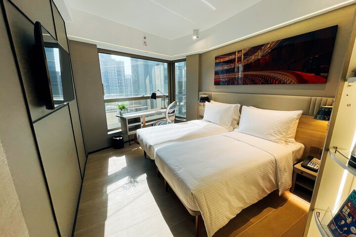 Room 7 of 40