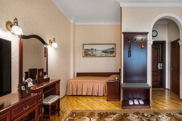 Room 22 of 66