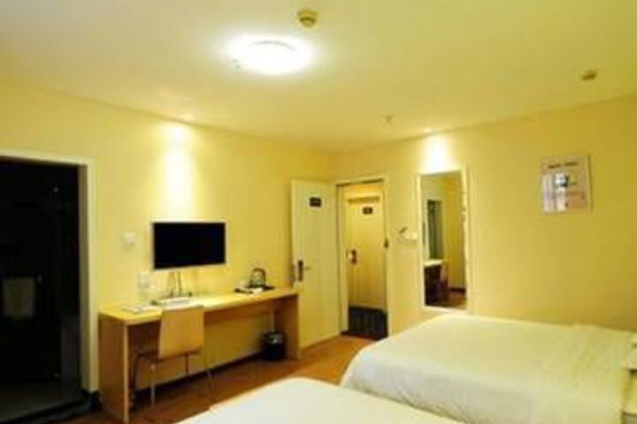 Room 5 of 10