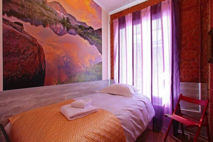 Room 8 of 25