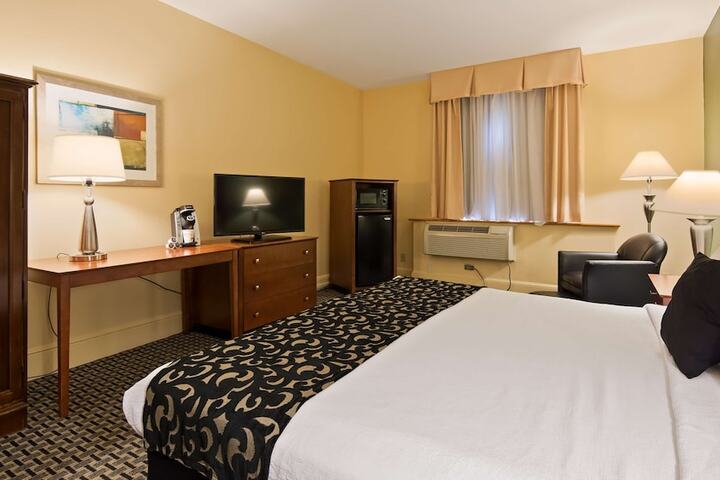 1 King Bed (9 of 24)