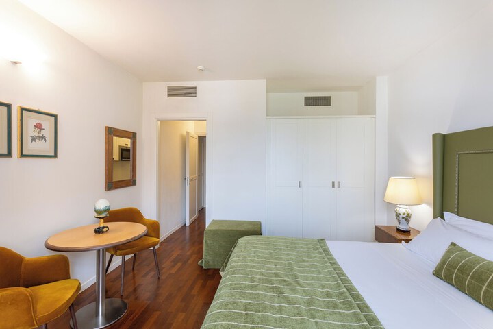 Room 10 of 152