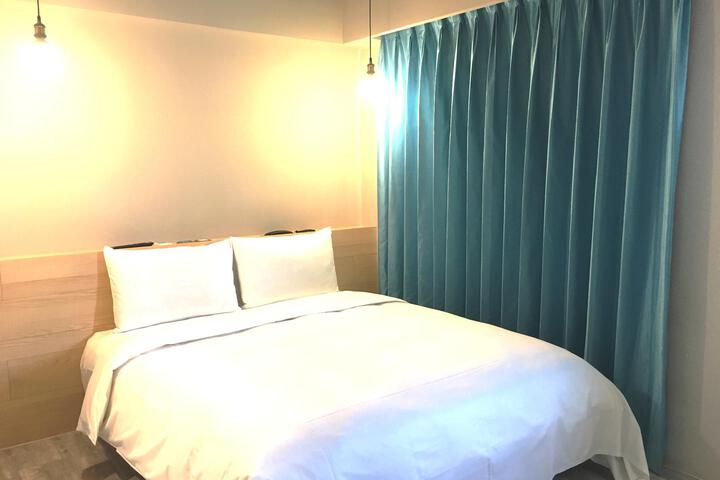 Room 7 of 9
