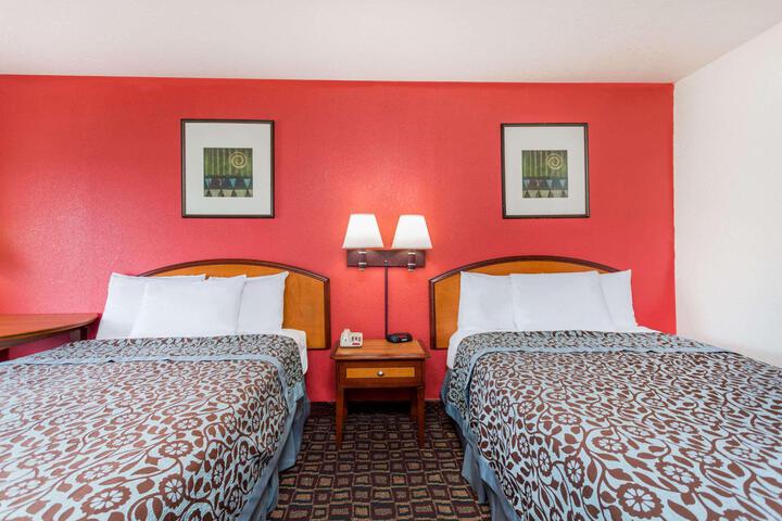 2 Double Beds (3 of 9)