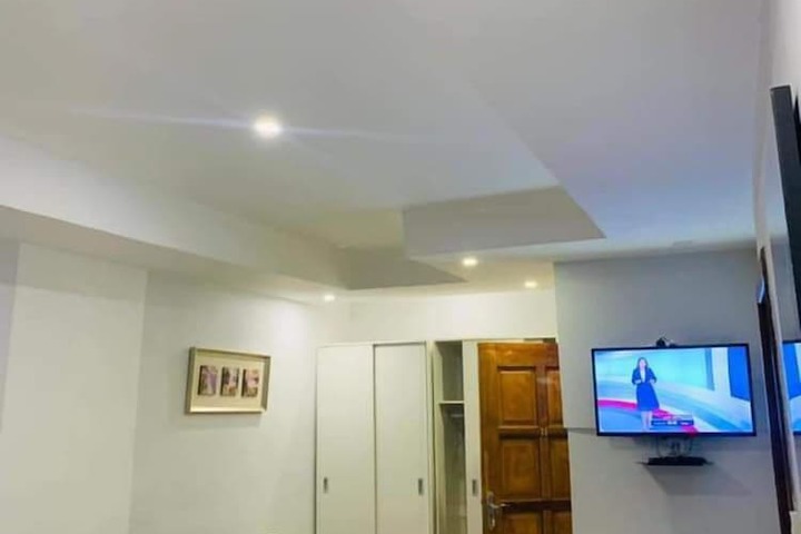 Room 3 of 27