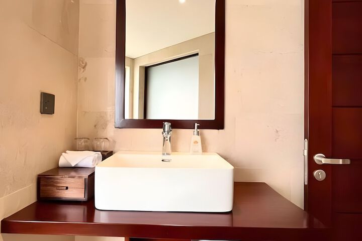 Room 100 of 169