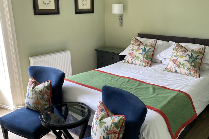 Room 7 of 32