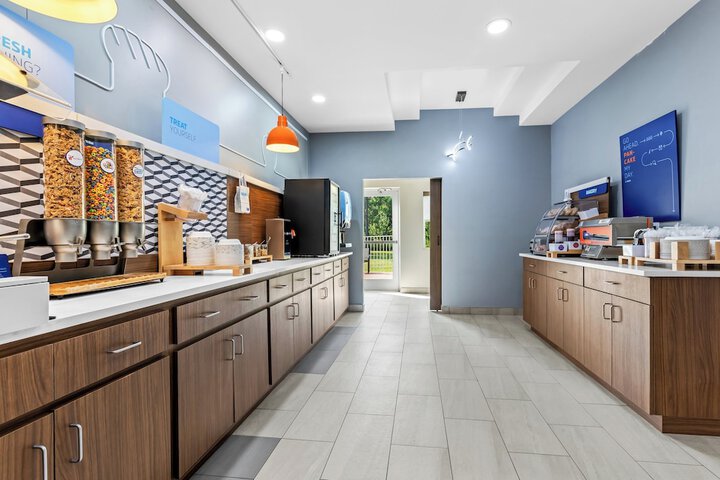 Breakfast/Coffee Service 32 of 36