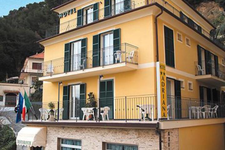 Hotel Adriana