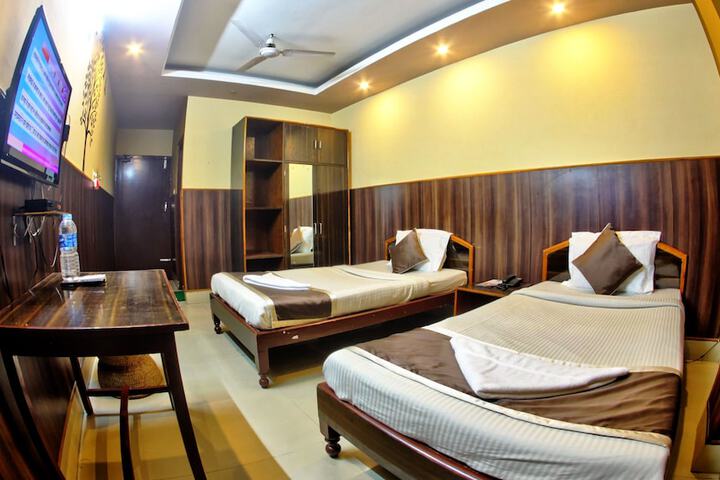 Room 7 of 33