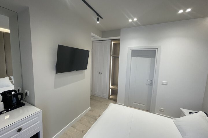 Room 10 of 92
