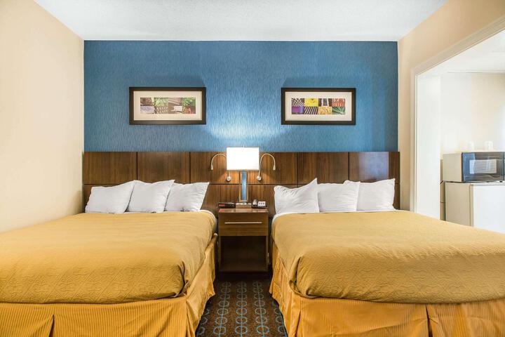 1 Queen Bed (13 of 22)