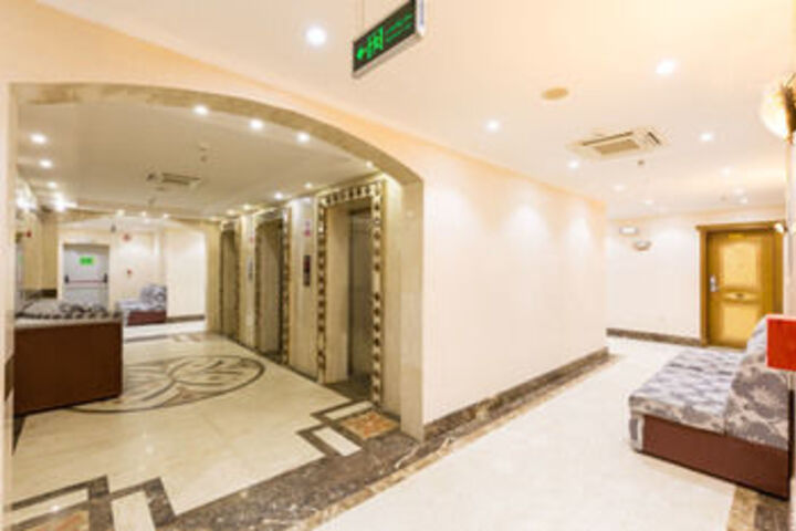 Ballroom/Hall 13 of 29