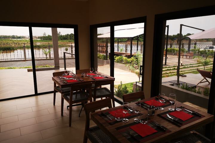 Dining 43 of 70