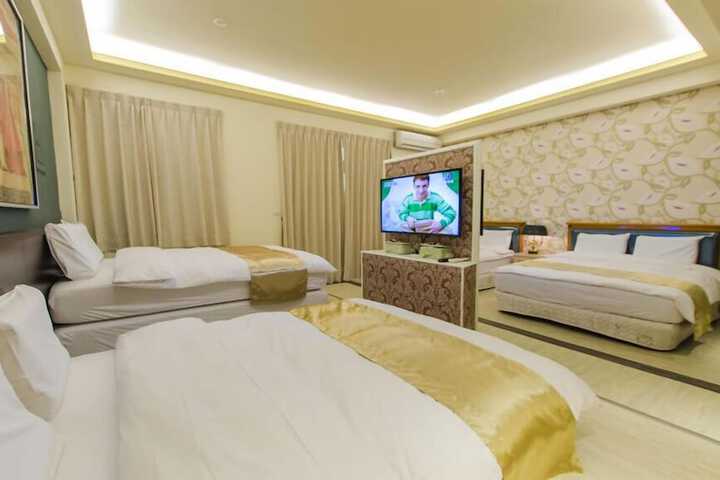 Room 18 of 29