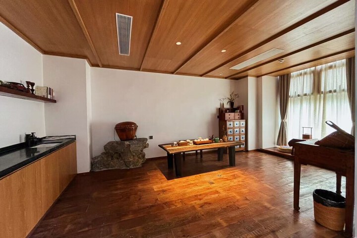Room 63 of 147