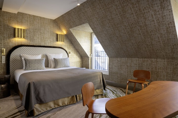 Room 15 of 64