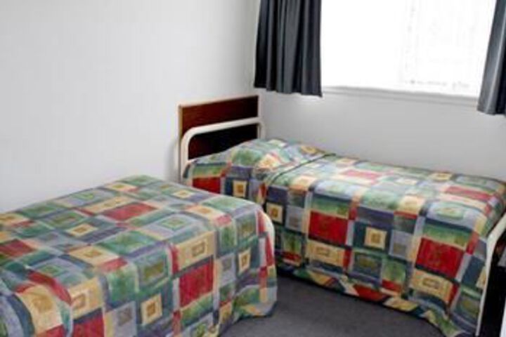 Room 6 of 12