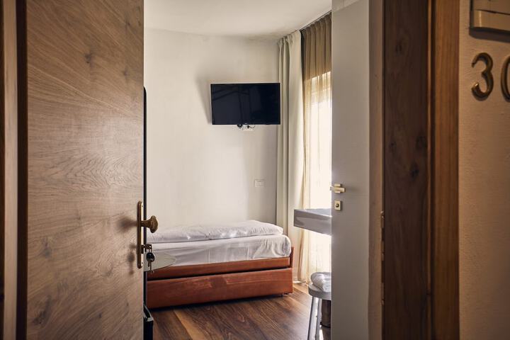 Room 61 of 132
