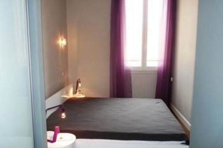 Room 6 of 18
