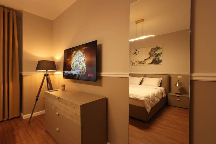 Room 5 of 169