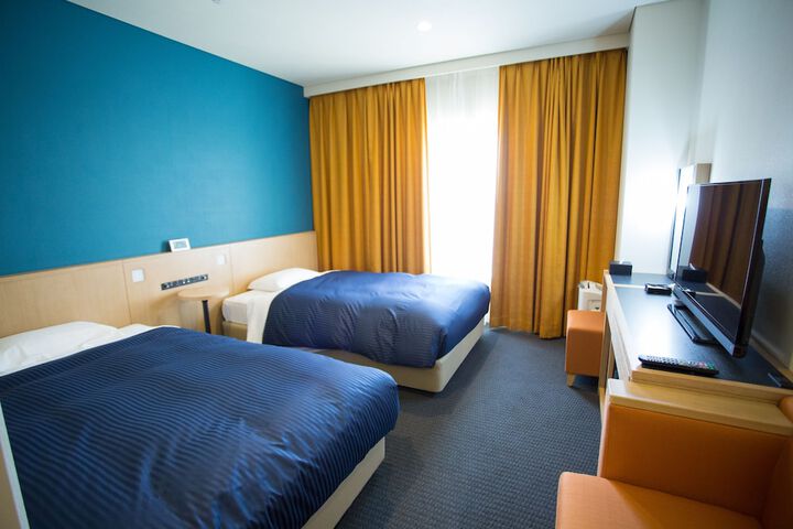 Room 18 of 229