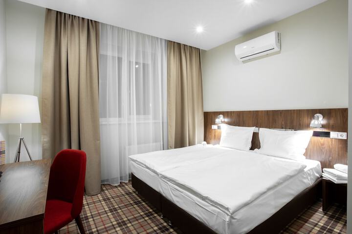 Room 7 of 25