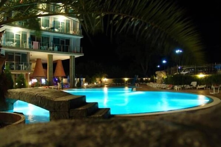 Pool 40 of 70