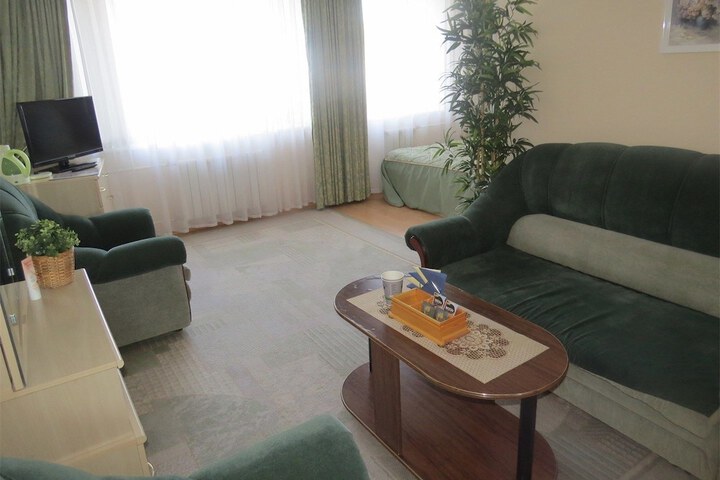 Room 10 of 38