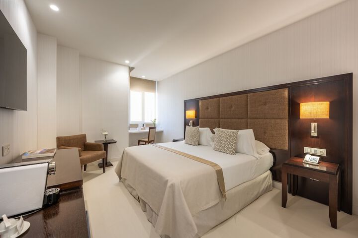 Room 32 of 158