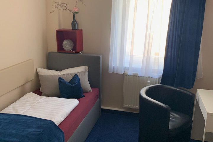 Room 2 of 35
