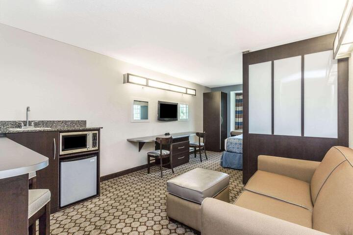 1 Queen Bed Accessible Room (21 of 21)