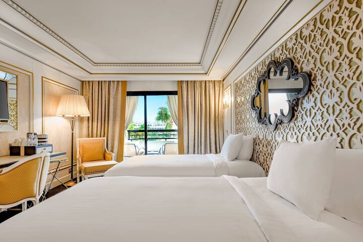 Room 13 of 73