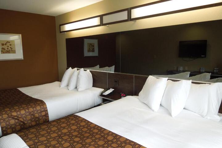 1 Queen Bed (4 of 13)