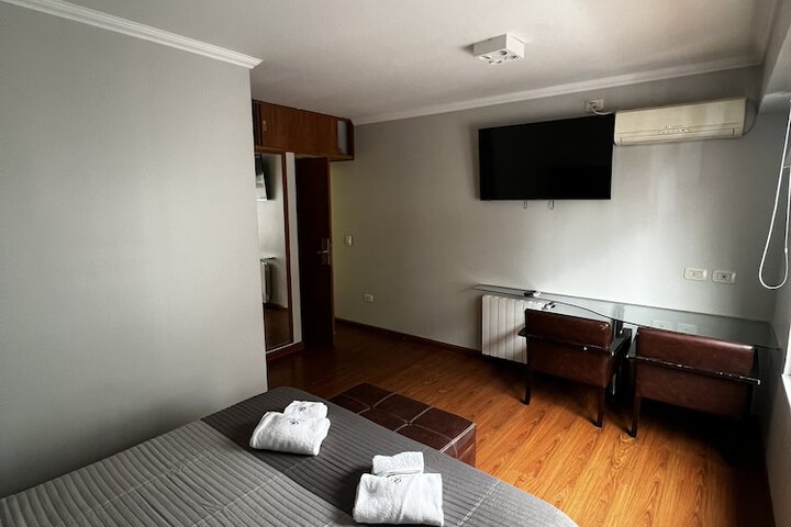 Room 10 of 34