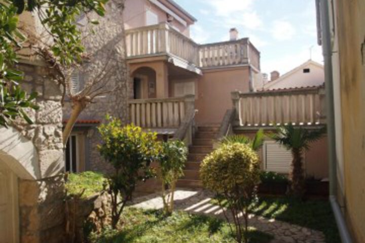 House 7044