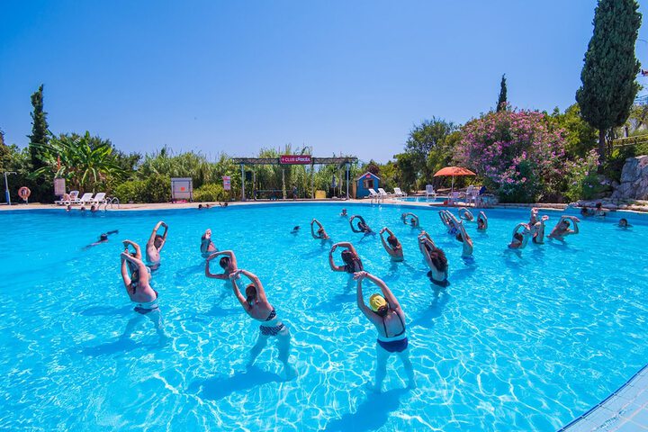Hotel with Pool