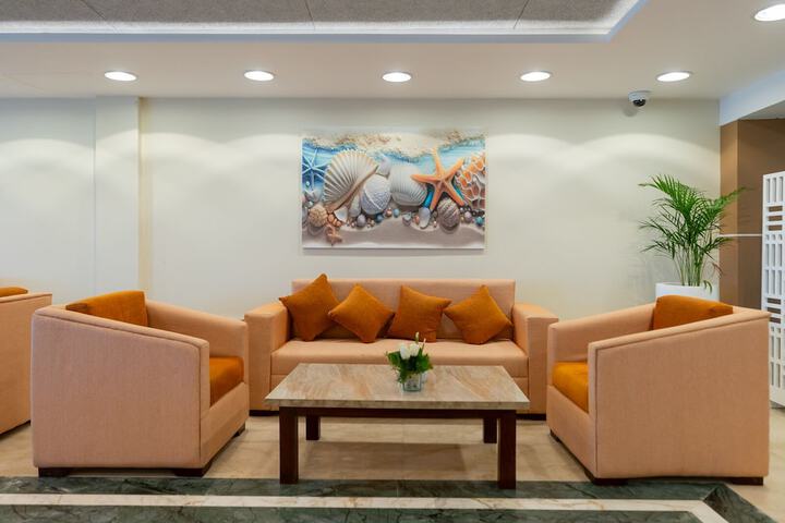 Lounge 52 of 83