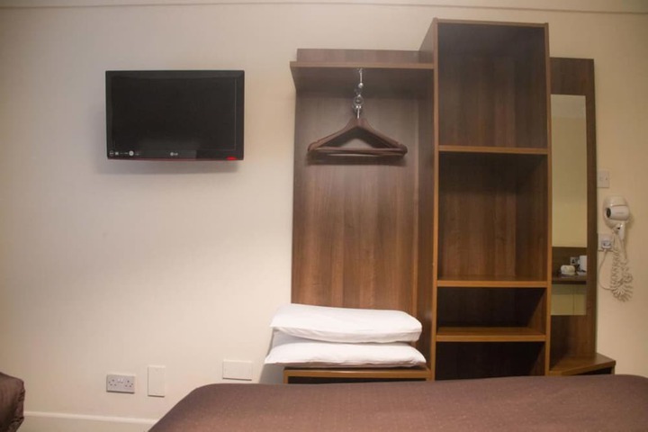 Room 9 of 17