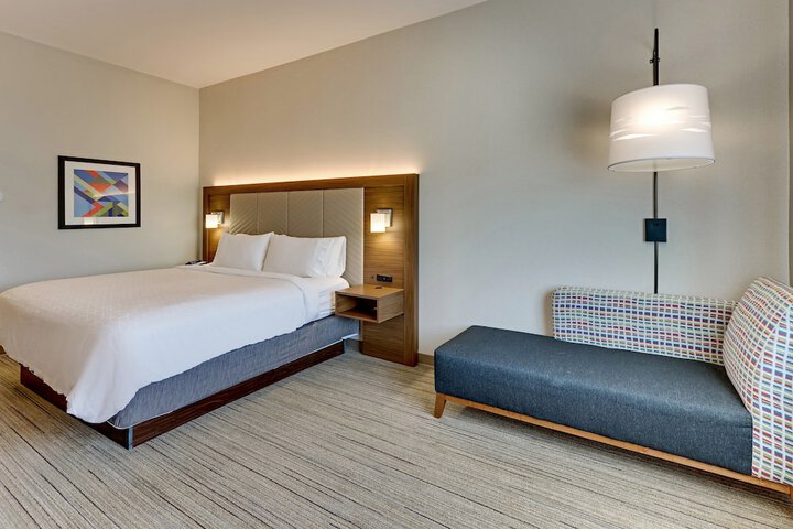 1 King Bed (6 of 20)