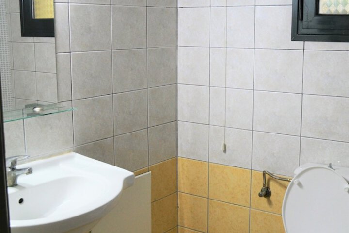 Room 14 of 25