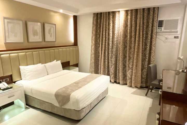 Room 11 of 23