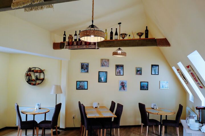Dining 10 of 19