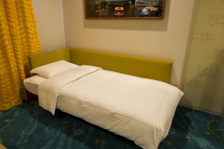 Room 11 of 48